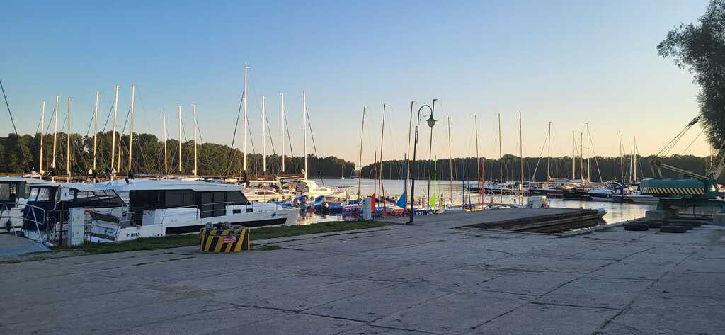 Port jachtowy w Sztynorcie nad jeziorem Sztynorckim na Mazurach